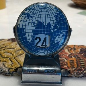 So cool! Vintage globe desk calendar Made in Japan